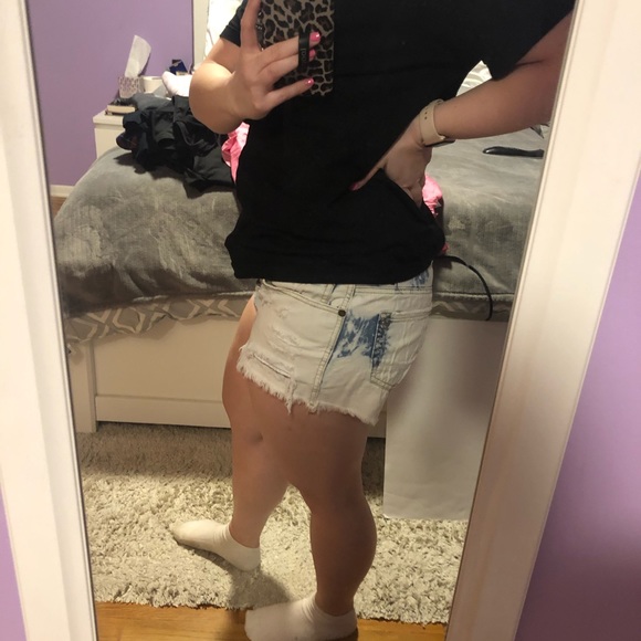 Kendall & Kylie High Rise Denim Shorts - Picture 6 of 8